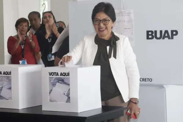 La Comisión Electoral de la BUAP confirmó el triunfo de la Dra. Lilia Cedillo Ramírez como rectora 2025-2029 con el 78% de los votos sectoriales. Obtuvo 175 de los 223 sufragios en el Consejo Universitario, imponiéndose en los sectores académico, de directores y no académico.