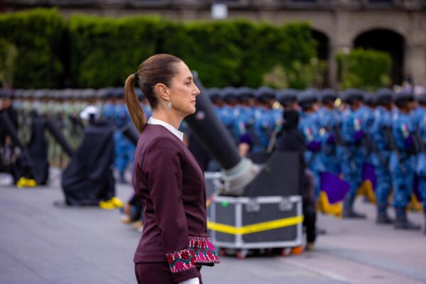 “México no se doblega”: en el 215 aniversario de la Independencia, Claudia Sheinbaum reafirmó que la soberanía nacional es un principio irrenunciable. Foto: @GobCDMX.