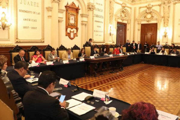 El Ayuntamiento de Puebla analiza una reforma al Código Reglamentario Municipal (COREMUN) para actualizarlo a las necesidades sociales, económicas y urbanas actuales, tras haber quedado inconclusa la modernización planteada en la administración pasada. Foto: Diario 24 Horas.