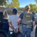 La DEA reportó la detención de 670 personas y el decomiso de toneladas de droga, armas y dinero presuntamente vinculados al CJNG durante operativos en EE.UU. del 22 al 26 de septiembre. Foto: X @DEAHoustonDiv.