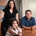 El 47% de los hogares en México son considerados clase media, según el INEGI. No solo importa el ingreso, también cuenta en qué gastan las familias. Foto: Expansión.