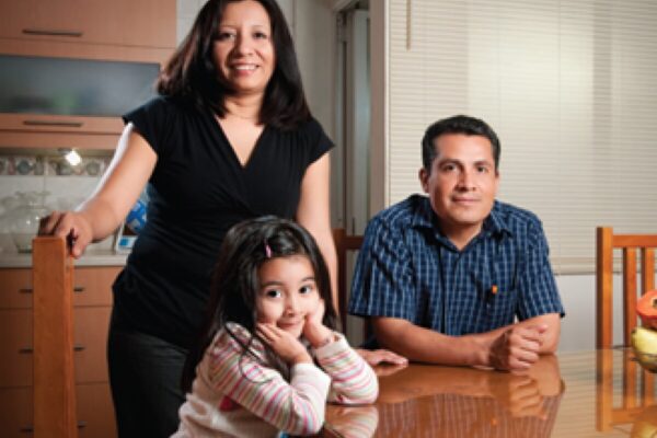 El 47% de los hogares en México son considerados clase media, según el INEGI. No solo importa el ingreso, también cuenta en qué gastan las familias. Foto: Expansión.
