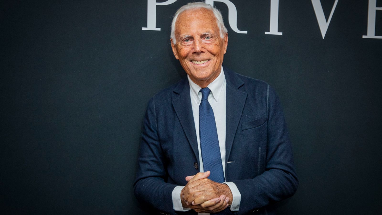 El diseñador de moda italiano Giorgio Armani, falleció este 4 de septiembre a los 91 años. Foto: RTVE.es