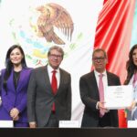 Hacienda presentó la Iniciativa de Ley de Ingresos 2026, que busca ingresos por 8.7 billones de pesos, con énfasis en “impuestos saludables” y mayores cargas a bancos y plataformas digitales. Foto MB Noticias.