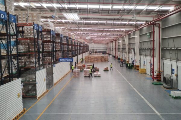La industria farmacéutica atribuyó los retrasos en la entrega de medicinas al sistema público a los adeudos del Gobierno y a la saturación de almacenes de Birmex, descartando intenciones maliciosas como señaló la presidenta Claudia Sheinbaum. Foto: Birmex.