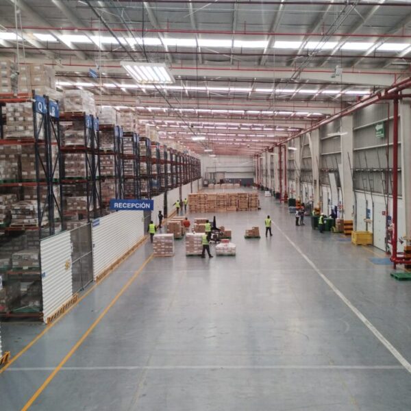 La industria farmacéutica atribuyó los retrasos en la entrega de medicinas al sistema público a los adeudos del Gobierno y a la saturación de almacenes de Birmex, descartando intenciones maliciosas como señaló la presidenta Claudia Sheinbaum. Foto: Birmex.