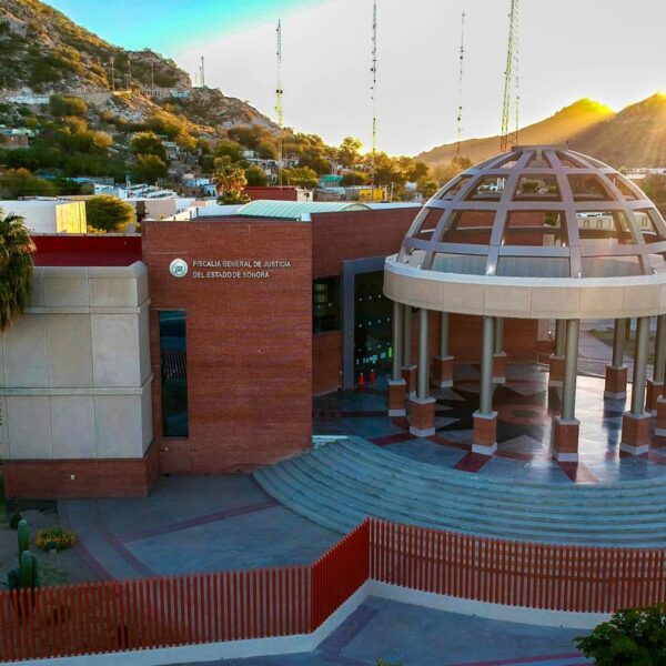 El caso de Carlos Gurrola Arguijo, conocido como “Papayita”, continúa bajo investigación en Coahuila. La Fiscalía estatal informó que, aunque se detectó una sustancia nociva, hasta ahora no existen evidencias de homicidio doloso. Foto: X @fgjesonora.