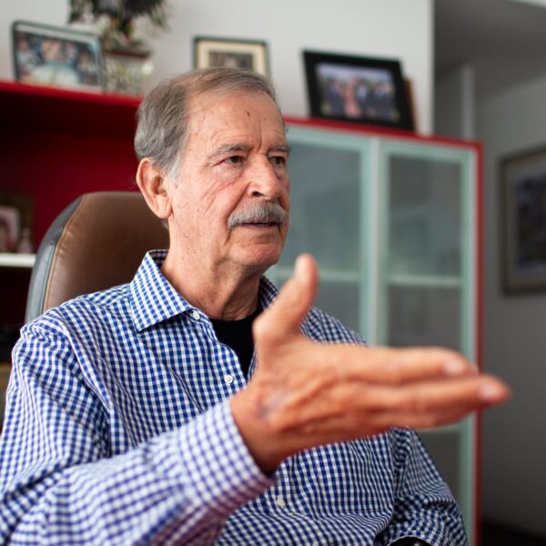 Vicente Fox reconoció que fue un error no aumentar el salario mínimo durante su gobierno y destacó que la medida implementada por AMLO desde 2019 ha permitido recuperar poder adquisitivo y dinamizar la economía, rompiendo con la inercia de décadas. Foto: Rodrigo Oropeza.