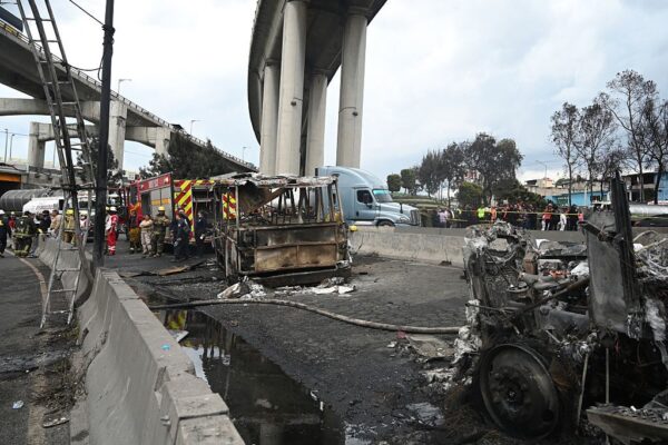 Son 13 personas las que han perdido la vida por explosión de pipa en Iztapalapa. Foto: CNN.