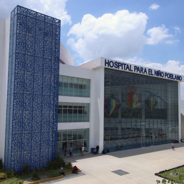 Armenta advirtió que no permitirá que Puebla pague miles de millones por obras fantasma en el Hospital de la Niñez; anuncia batalla legal. Foto: Tribuna Noticias.