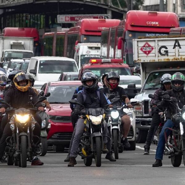 En Puebla entra en vigor la “Ley Casco”, que impone nuevas obligaciones a motociclistas, ciclistas eléctricos y repartidores. Foto: Cuartoscuro.