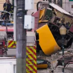 El descarrilamiento del Elevador da Glória dejó al menos 15 muertos y 18 heridos en Lisboa. El histórico funicular se estrelló contra un edificio en plena hora pico. Portugal decretó luto nacional y la ciudad tres días de duelo. Foto: AP.