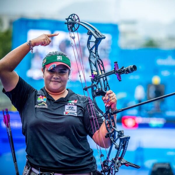 Maya Becerra hizo historia en el Mundial de tiro con arco compuesto en Gwangju al coronarse campeona individual, sumando su tercer podio en la justa y dándole a México su segunda medalla de oro en el certamen. Foto: CONADE.