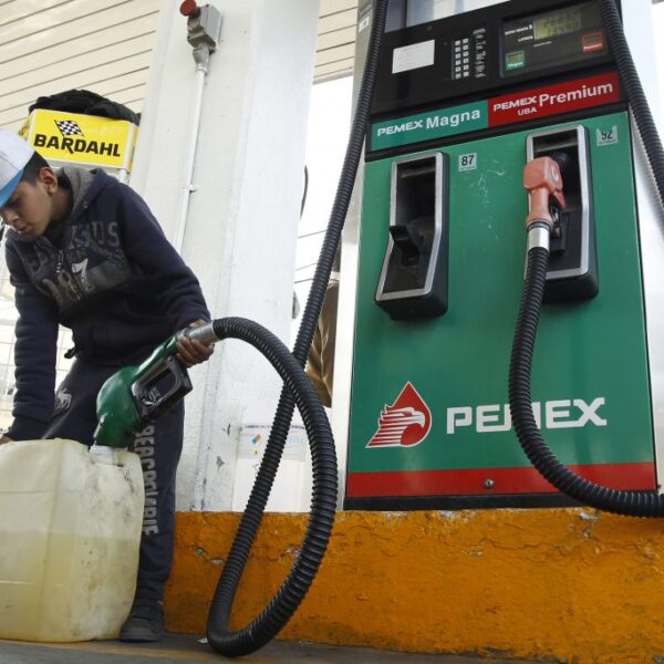 SSP con autoridades federales desarticularon redes de huachicol fiscal en Puebla, asegurando 4 gasolineras, patios de almacenamiento y deteniendo a 12 personas. Foto: El Heraldo.