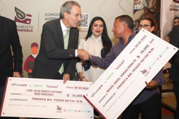 El Ayuntamiento de Puebla entregó los primeros apoyos del programa “Tu Crédito Imparable”, con el que busca fortalecer a emprendedores y Mipymes mediante créditos accesibles que impulsen la inversión, la formalización de negocios y la generación de empleo. Foto: Mediatik.