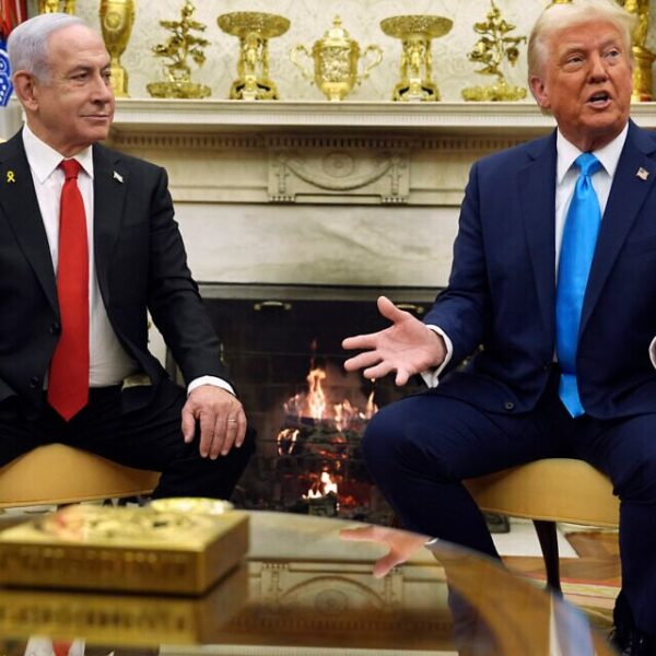 Donald Trump y Benjamin Netanyahu presentaron en la Casa Blanca un plan de paz para Gaza que excluyó a Hamas y a la Autoridad Nacional Palestina.