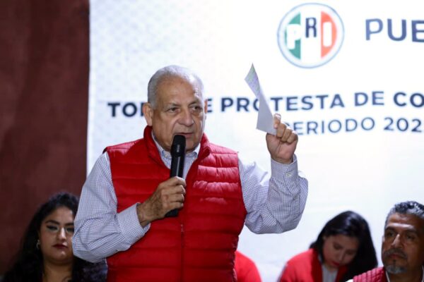 El PRI en Puebla afirmó que las recientes deserciones hacia Movimiento Ciudadano no debilitan su estructura y que mantiene presencia en 60 de los 217 ayuntamientos del estado. Foto: PRI Puebla.