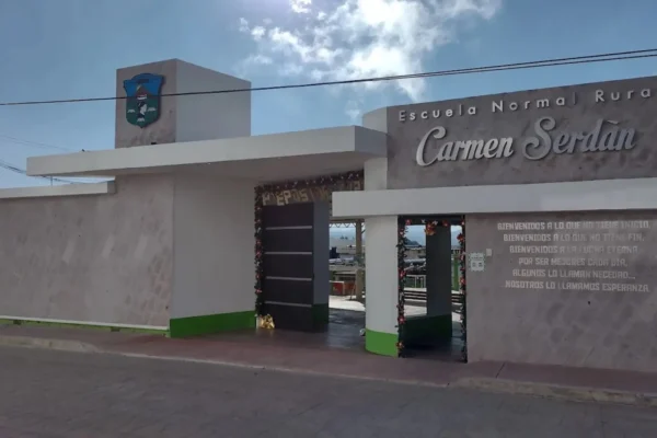 Después de casi tres semanas de paro, las normalistas de Teteles alcanzaron acuerdos