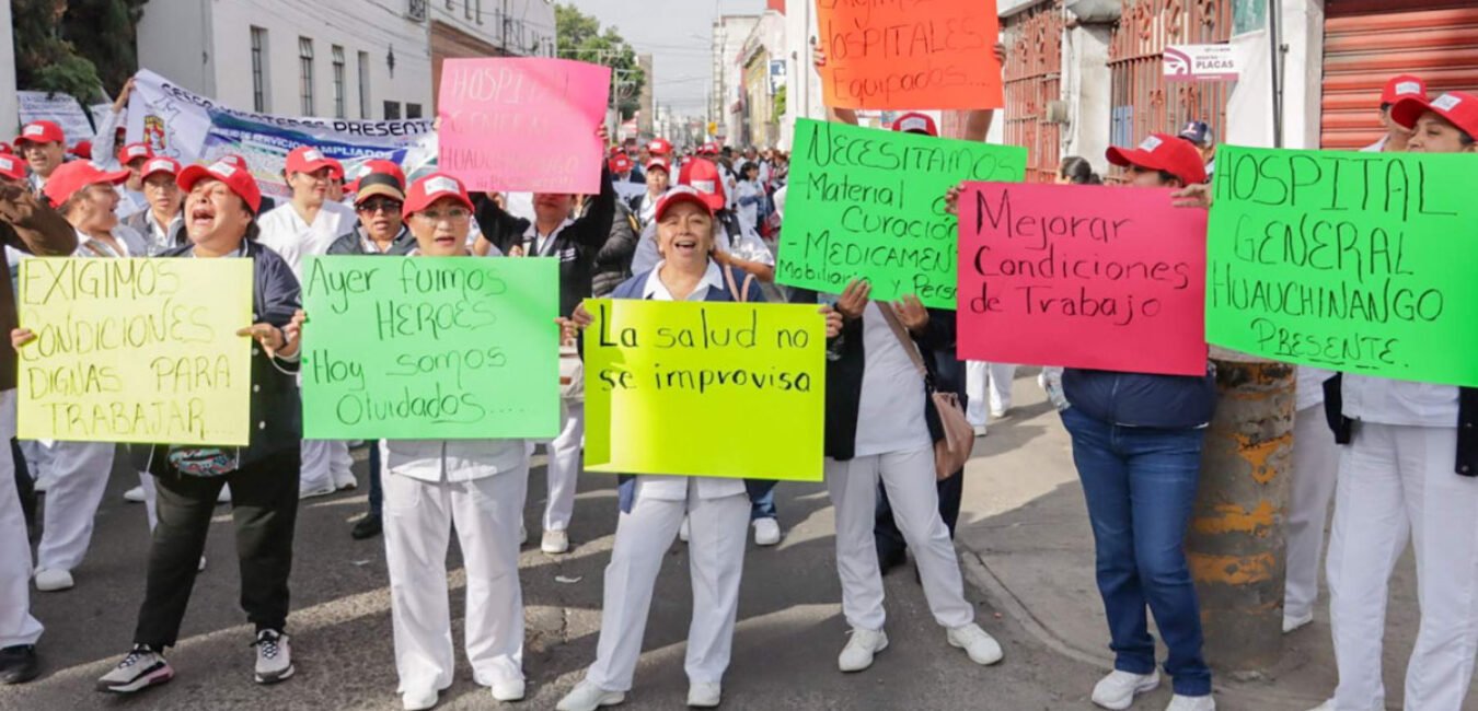 Acuerdan devolver descuentos a trabajadores de Salud en Puebla tras protestas