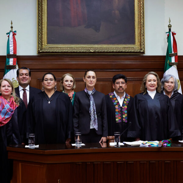 La Suprema Corte publicó en el DOF su nuevo reglamento interno, que permitirá por primera vez realizar sesiones itinerantes en distintas regiones del país, incluso en comunidades indígenas y afromexicanas además de establecer reglas más estrictas para agilizar debates y votaciones. Foto: El CEO.
