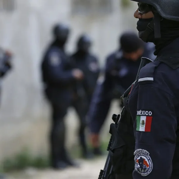 En 2024, México registró 33.5 millones de delitos, pero menos del 10% fueron denunciados, revelando una cifra oculta preocupante. La mayoría de los casos abiertos permanecen sin resolver. Foto: AP.