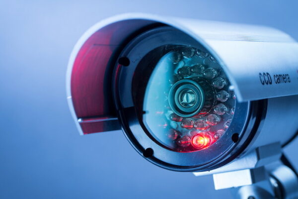 En Puebla fueron retiradas 339 cámaras de videovigilancia irregulares en 12 municipios, presuntamente instaladas por grupos criminales para monitorear a las fuerzas de seguridad.
