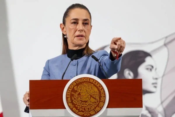 Claudia Sheinbaum anunció que la próxima semana se darán a conocer nuevas reglas para reforzar la seguridad en el transporte de gas LP, tras la explosión de la pipa en Iztapalapa. Foto: Cuartoscuro.