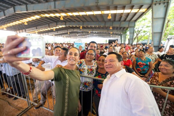 Claudia Sheinbaum reafirmó que la base de su administración es el respaldo ciudadano y la continuidad de los principios de la Cuarta Transformación, con énfasis en la política social de atención a los más pobres. Foto: FB Joaquín Díaz.