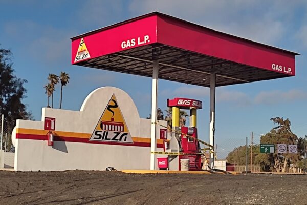 Silza informó que cubrirá los gastos funerarios y brindará apoyo integral a la familia del chofer fallecido en la explosión de una pipa de gas en Iztapalapa. Foto: Península BC.
