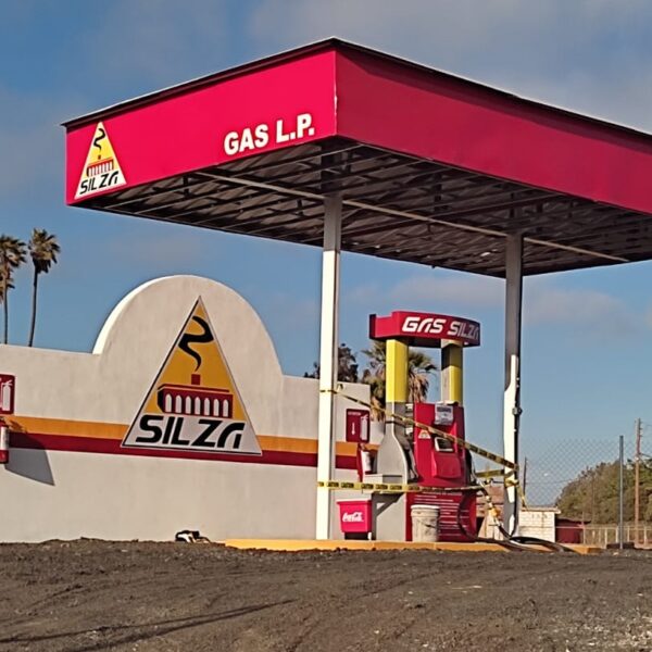 Silza informó que cubrirá los gastos funerarios y brindará apoyo integral a la familia del chofer fallecido en la explosión de una pipa de gas en Iztapalapa. Foto: Península BC.