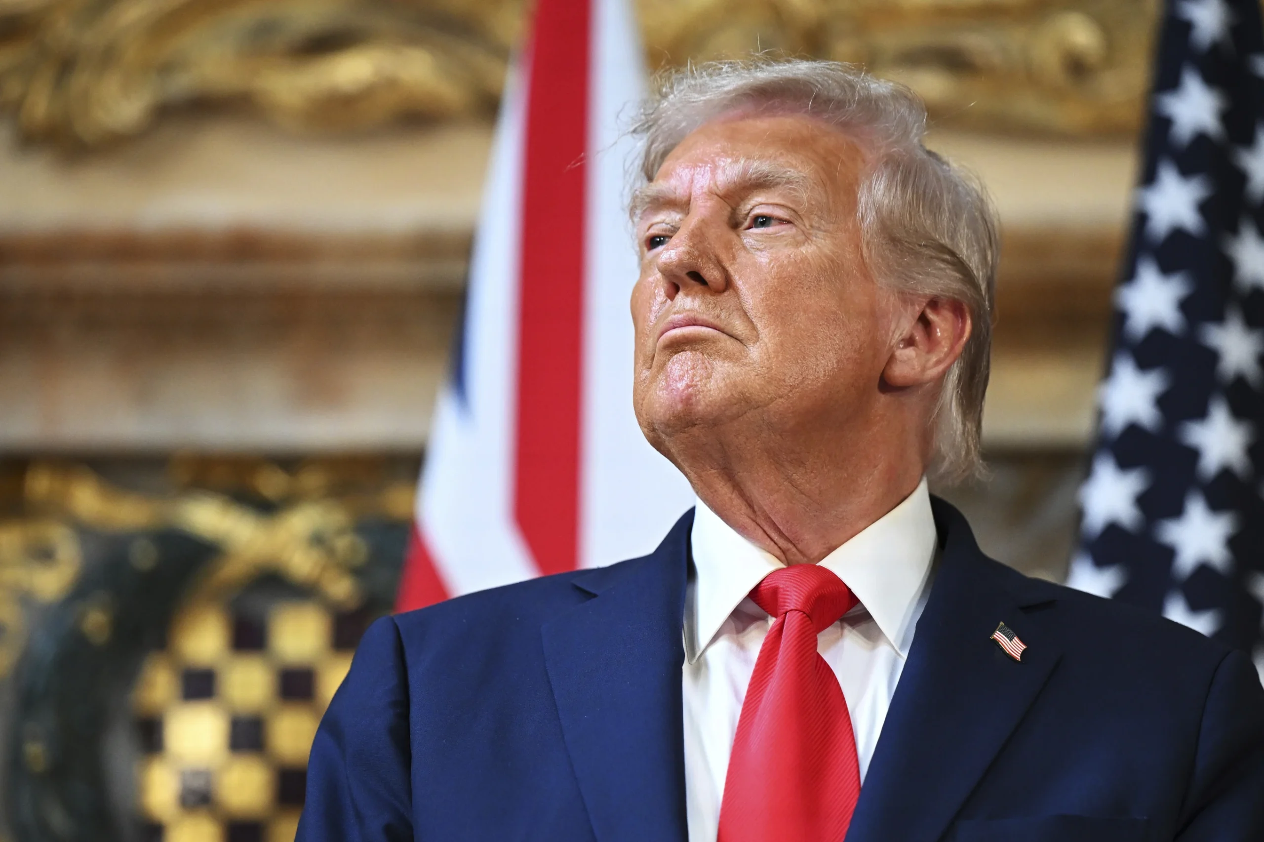 Un juez federal en Florida desestimó la demanda de 15 mil millones de dólares que Donald Trump presentó contra The New York Times por presunta difamación. Foto: AP.