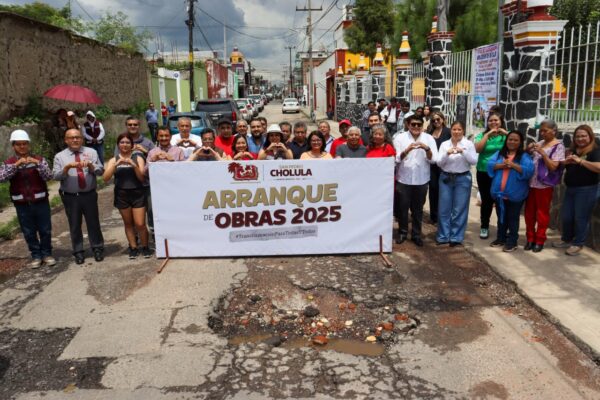 El Gobierno de Tonantzin Fernández arrancó la pavimentación de la 3 Norte en el barrio de Santiago Mixquitla, como parte de la segunda etapa del programa de rehabilitación de vialidades