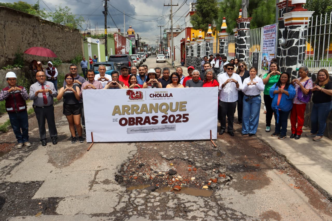 El Gobierno de Tonantzin Fernández arrancó la pavimentación de la 3 Norte en el barrio de Santiago Mixquitla, como parte de la segunda etapa del programa de rehabilitación de vialidades