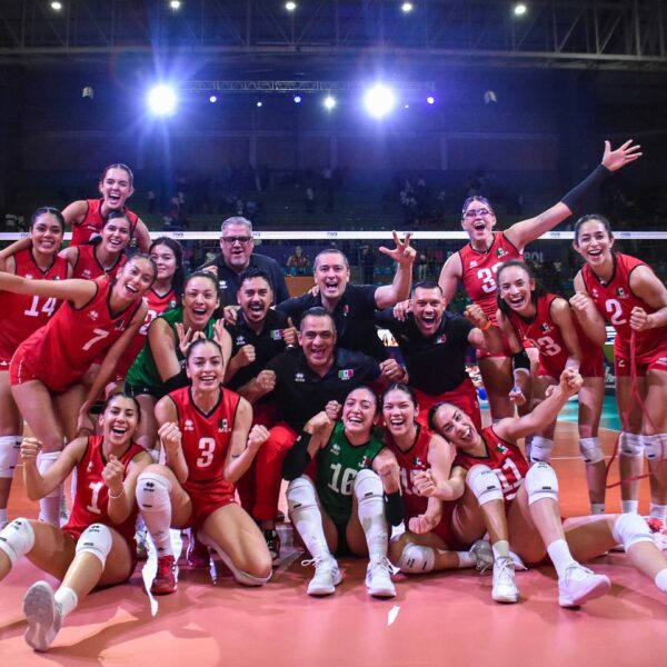 La selección mexicana de voleibol femenino venció 3-2 a Puerto Rico en un intenso partido del NORCECA Final Six 2025 y avanzó a la final, donde buscará el oro frente a Estados Unidos este 21 de septiembre. Foto: NORCECA.