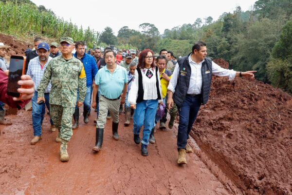 Gobierno Federal y Estatal iniciarán con la entrega de apoyos para las familias afectadas por las lluvias en la Sierra Norte este fin de semana. Foto: Gobierno de Puebla.