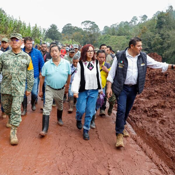 Gobierno Federal y Estatal iniciarán con la entrega de apoyos para las familias afectadas por las lluvias en la Sierra Norte este fin de semana. Foto: Gobierno de Puebla.