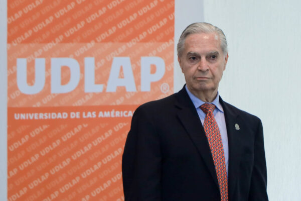 Estudiantes de la UDLAP denunciaron intimidación por parte del rector Luis Ernesto Derbez tras una protesta pacífica para exigir la cancelación de convenio con instituto israelí. Foto: Es Imagen.