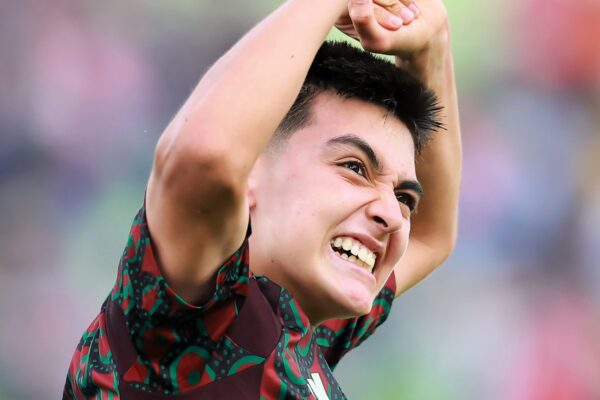Gol, corazón y boleto asegurado. Gilberto Mora marcó el tanto que mete a México