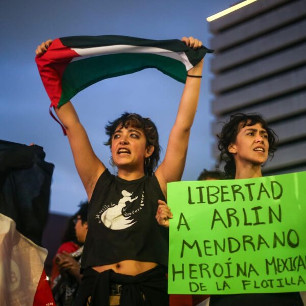 México gestionó la repatriación de seis connacionales detenidos en Israel tras participar en la misión humanitaria Flotilla Global Sumud hacia Gaza. Foto: Milenio.