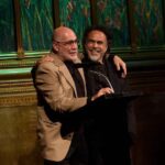 Iñárritu y Arriaga se reencontraron en Bellas Artes para celebrar 25 años de Amores Perros. El abrazo entre ambos no solo conmovió al público, también cerró un ciclo en la historia del cine mexicano.