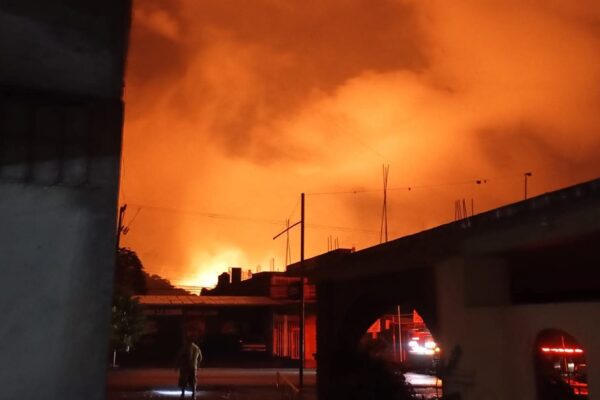 La tormenta tropical Jerry deja caos en Puebla: un ducto de Pemex explotó en Xicotepec y varios ríos se desbordaron en la Sierra Norte; Alejandro Armenta ya activó operativo de contingencia.