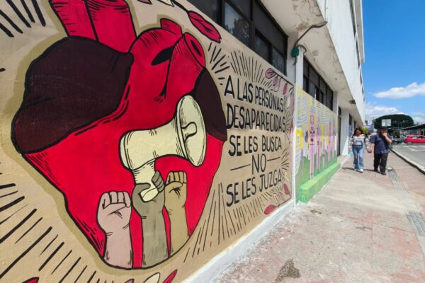 Tras ser borrado por error, el Mural de búsqueda fue restaurado con 166 fotografías de personas desaparecidas. Foto: Milenio Puebla.