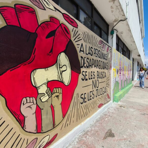 Tras ser borrado por error, el Mural de búsqueda fue restaurado con 166 fotografías de personas desaparecidas. Foto: Milenio Puebla.