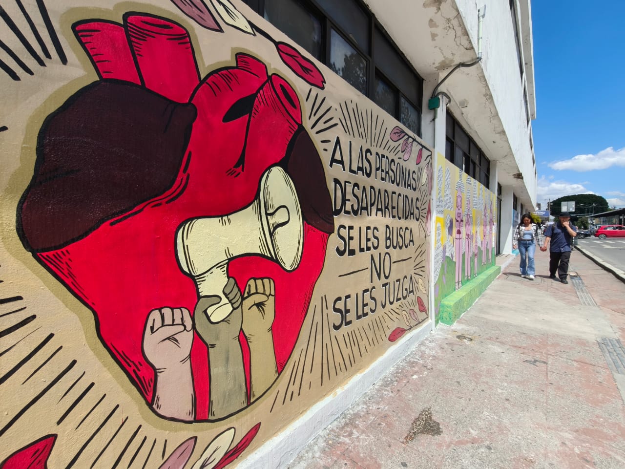 Tras ser borrado por error, el Mural de búsqueda fue restaurado con 166 fotografías de personas desaparecidas. Foto: Milenio Puebla.