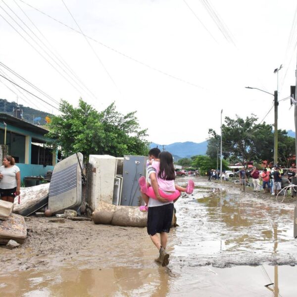 Debido a los daños que dejaron las lluvias, más de 100 escuelas en Puebla resultaron afectadas y se suspenden clases en 19 municipios de la Sierra Norte. Foto: Gobierno de Puebla.