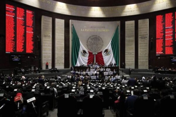 Con 322 votos a favor y 128 en contra, el Congreso avaló cambios a la Ley de Amparo.