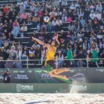 En Cholula ya se juega el Campeonato Mundial de Voleibol de Playa Sub-21, con duelos desde temprano, boletos accesibles y una Fan Zone abierta al público para vivir la experiencia. Foto: Gobierno de Puebla.
