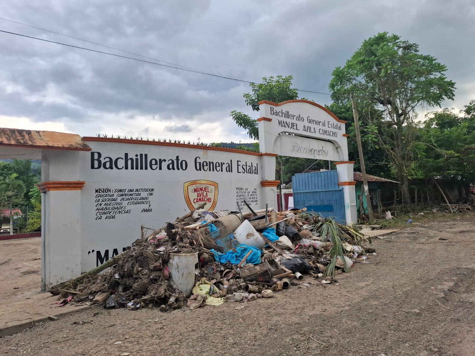 Lluvias afectan a 12 mil 577 escuelas en el centro y oriente de México; la SEP activa seguros para limpieza y reposición de mobiliario. Foto: Gobierno de Puebla.