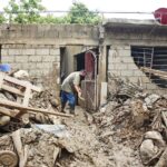 10 mil millones de pesos integran el presupuesto federal para las familias afectadas por lluvias; cada hogar recibirá entre 20 y 70 mil pesos, según el nivel de daño, además de vales para alimentos y enseres domésticos. Foto: Chilango.