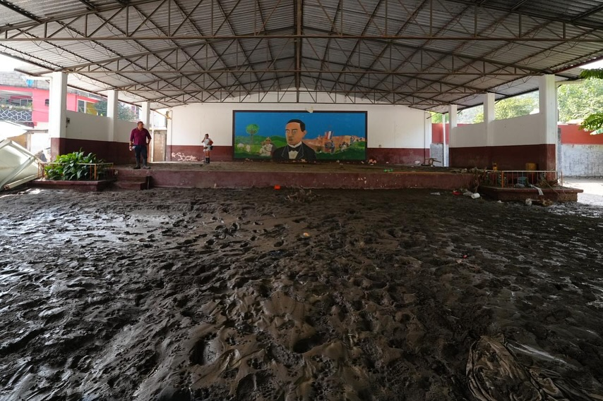 La SEP destinará más de 3 mil millones de pesos al rescate de más de mil escuelas dañadas por las lluvias en todo el país. FOTO: X @mario_delgado.